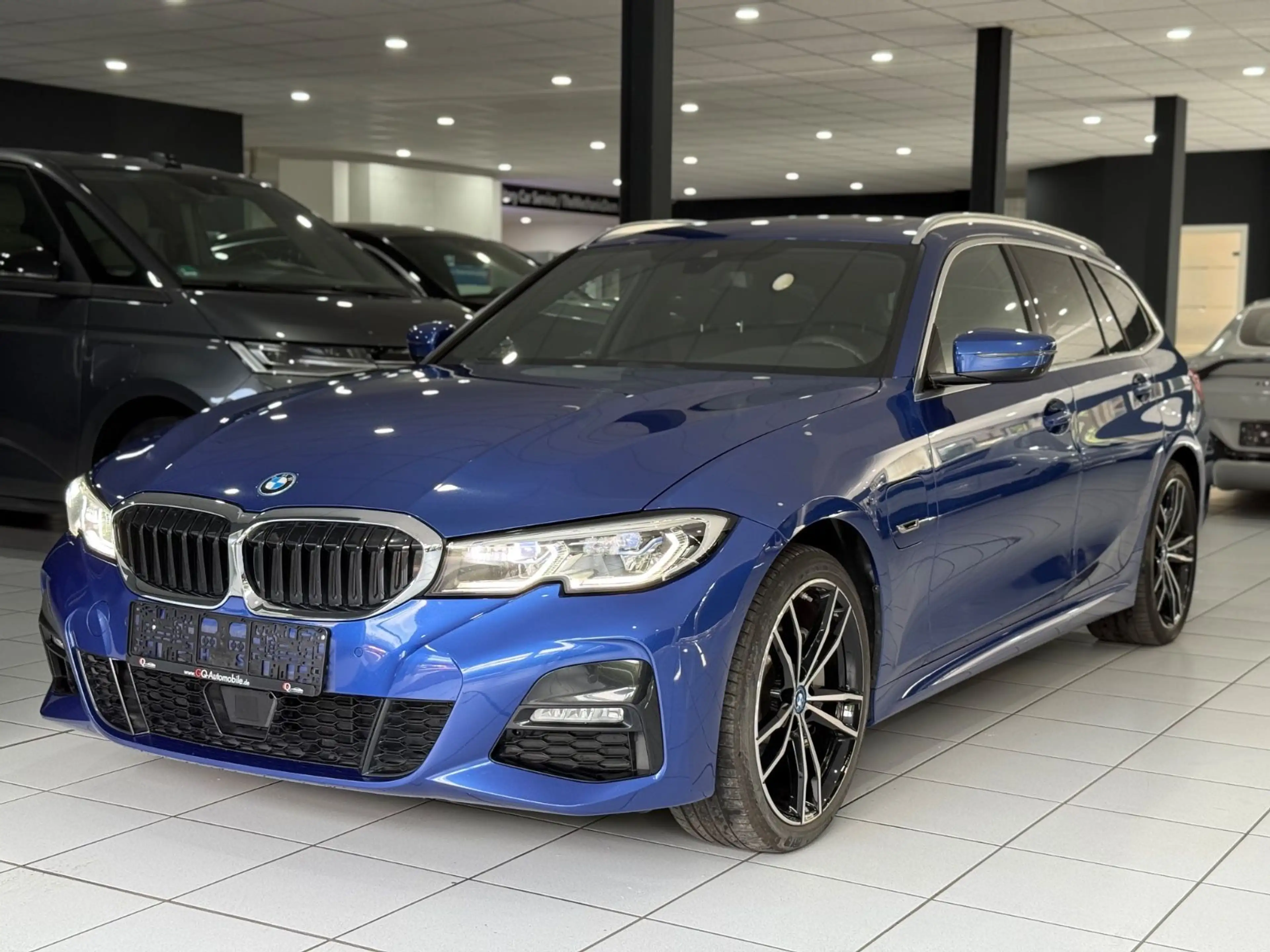 BMW 330 e Touring*M-PAKET*PANO*ACC*LASER*AHK*KAMERA*