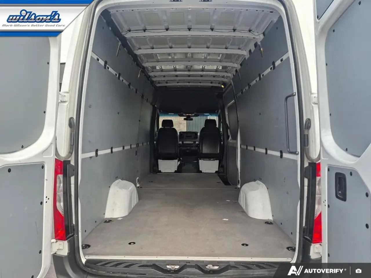 Mercedes-Benz Sprinter photo Mercedes-Benz Sprinter