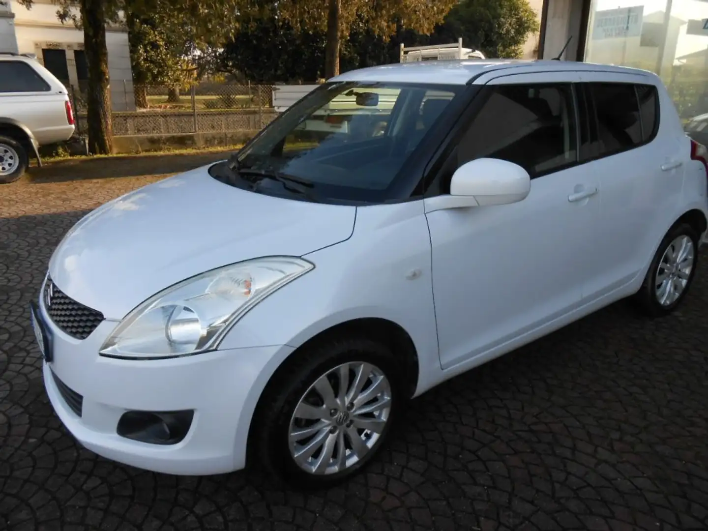 Suzuki Swift 1.2 VVT 4WD 5 porte GL Style Bianco - 1