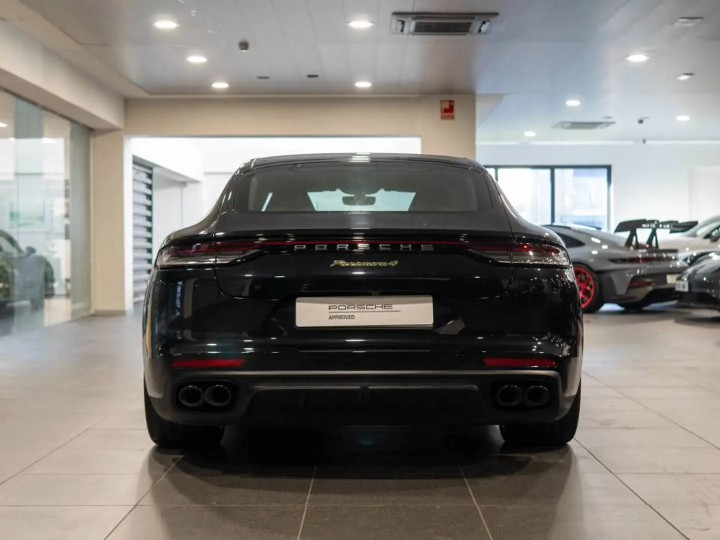 Porsche Panamera 4 e-Hybrid Zwart - 2