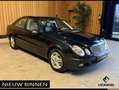 Mercedes-Benz E 240 Elegance Automaat. Youngtimer. BTW auto met slecht Schwarz - thumbnail 3