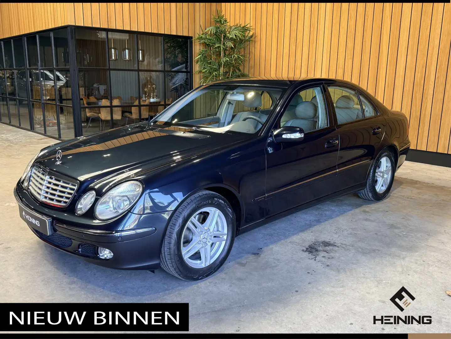 Mercedes-Benz E 240 Elegance Automaat. Youngtimer. BTW auto met slecht Schwarz - 1