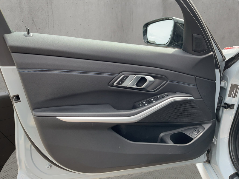 BMW 320 d TOURING M SPORT LED HIFI RÜCKFAHRKAMERA KOMFORTZ — photo 13