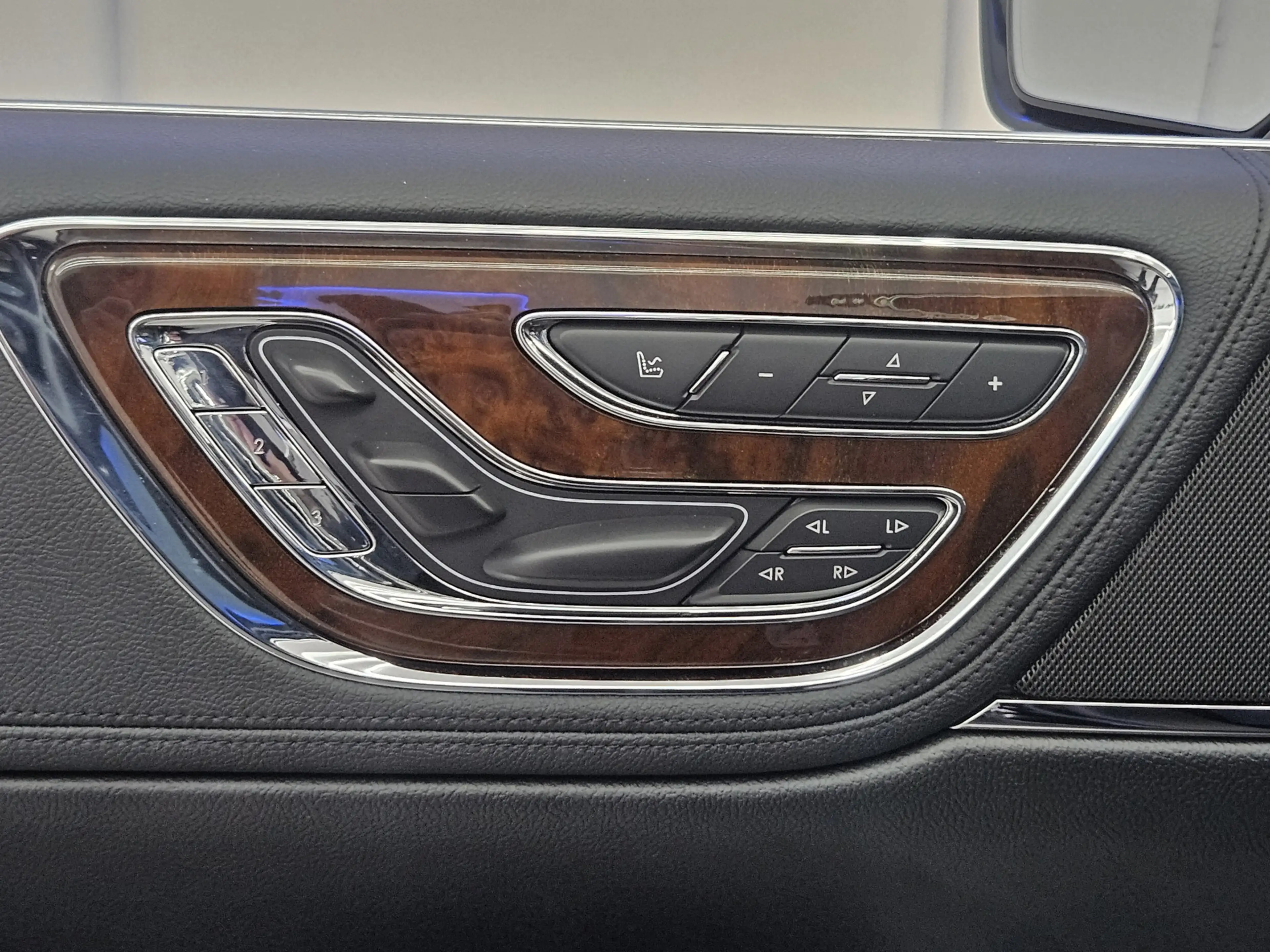 Lincoln Continental Reserve Massage Softclose HUD ACC — photo 13