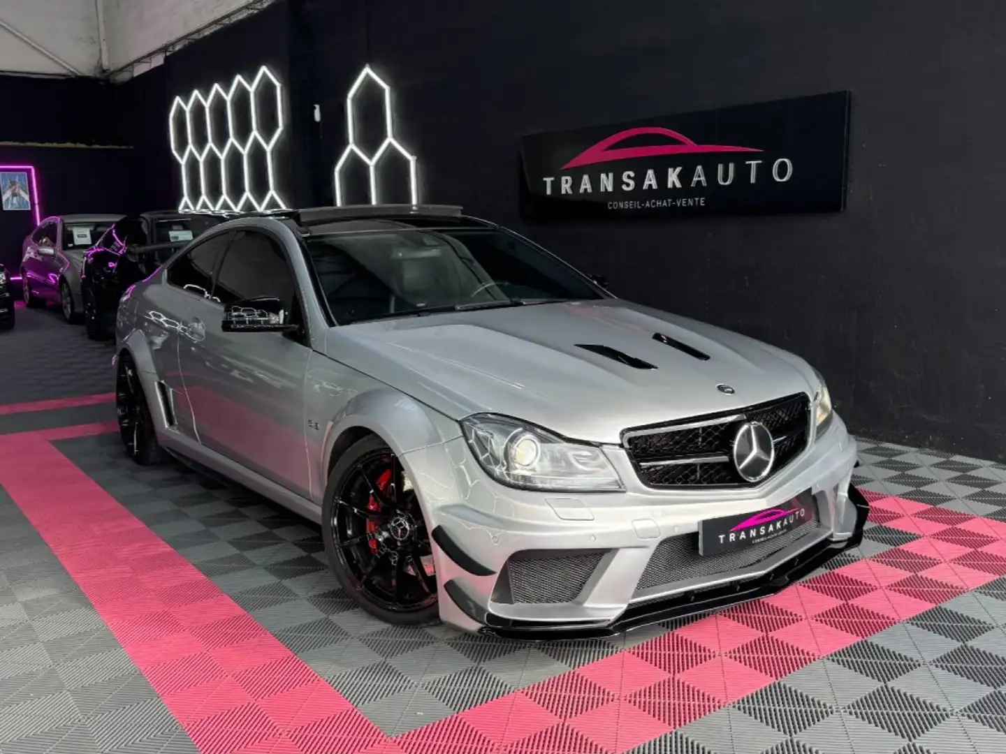 Mercedes-Benz C 63 AMG C63 AMG Performance 487 ch ~ KIT Black Series ~ Toit ouvrant ~ Harman/kardon ~ Caméra de recul ~ Sièges Chauffant ~ Gri - 1