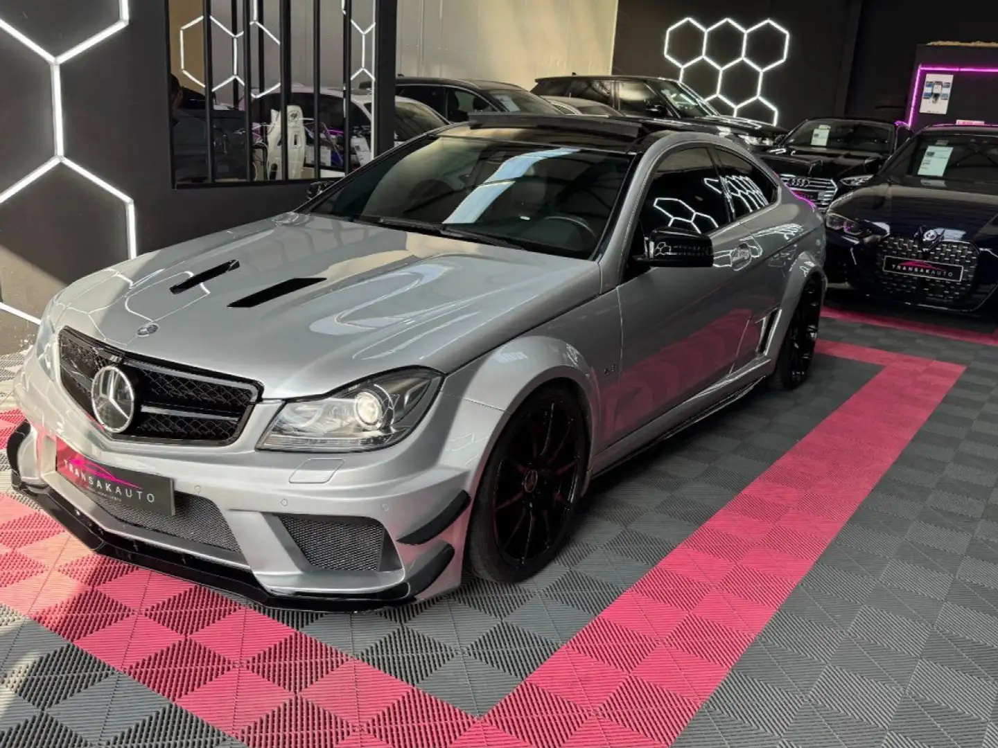 Mercedes-Benz C 63 AMG C63 AMG Performance 487 ch ~ KIT Black Series ~ Toit ouvrant ~ Harman/kardon ~ Caméra de recul ~ Sièges Chauffant ~ Gris - 2
