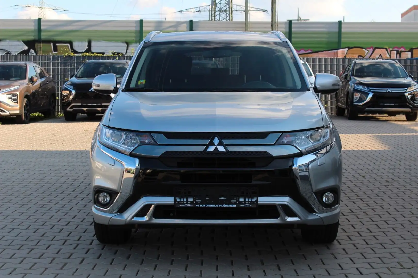 Mitsubishi Outlander 2.4 PHEV Basis Spirit 4WD Silber - 2