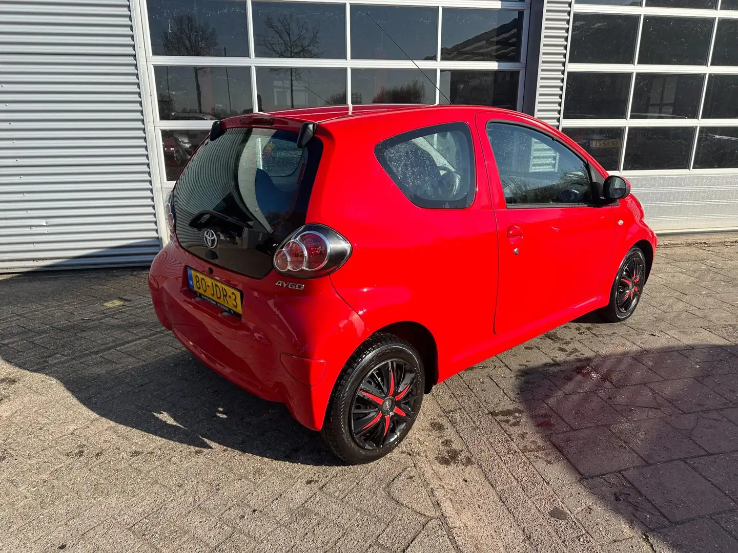 Toyota Aygo 1.0-12V Comfort Rojo - 2