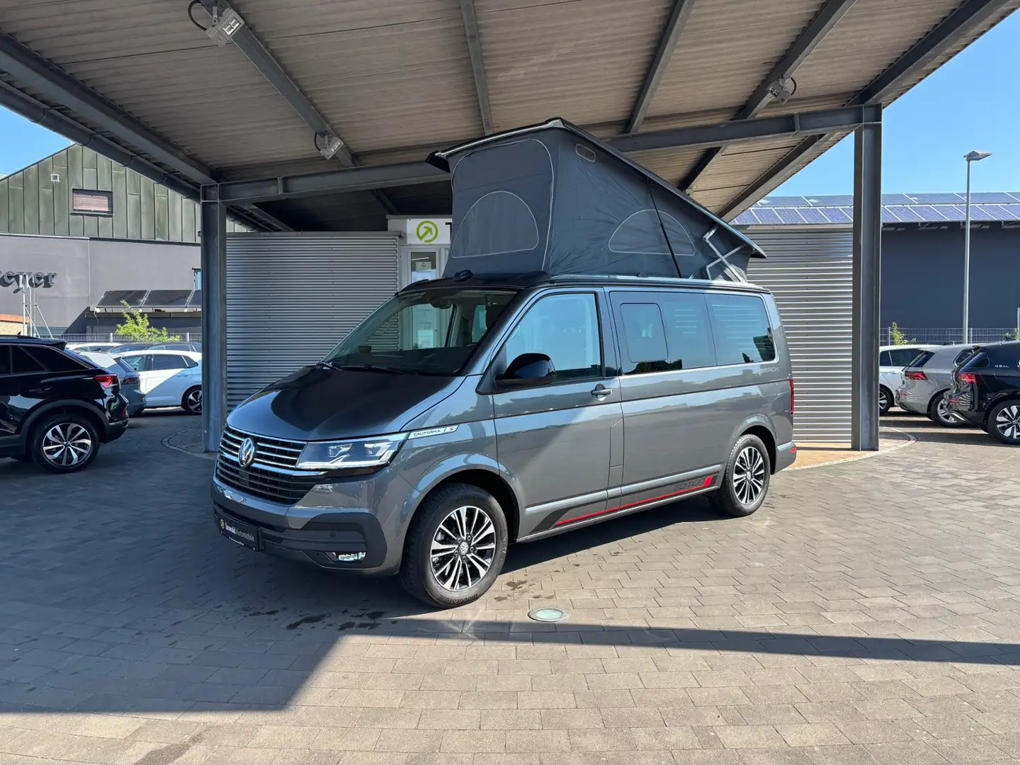 Volkswagen T6.1 California Beach Edition Camper 2.0 TDI DSG MINIKÜCHE/AHK/AC Gris - 2