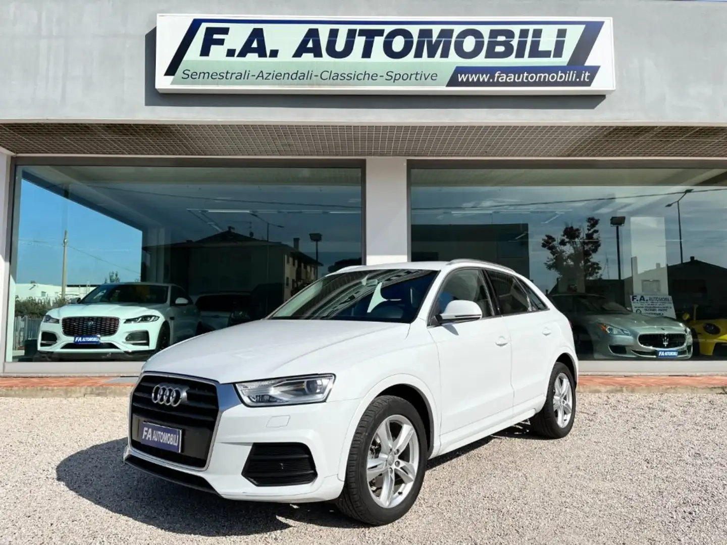 Audi Q3 2.0 TDI 150 CV Sport Blanc - 1