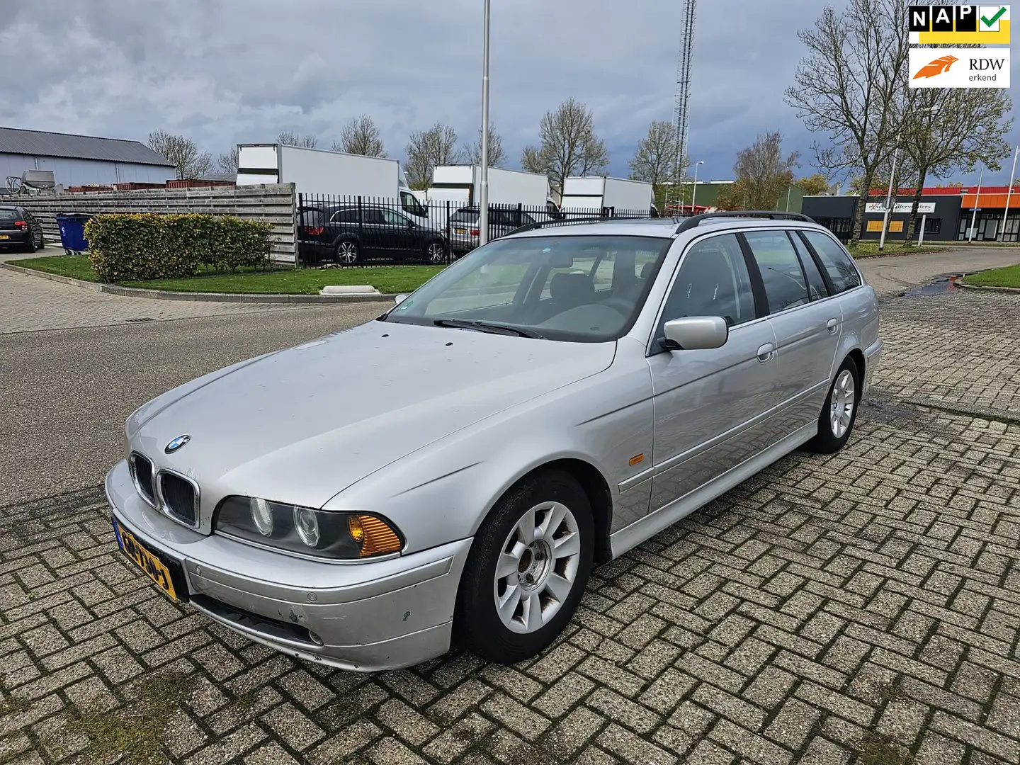 BMW 520 5-serie Touring 520i 6 cilinder 2.0 Airco Bj:2002 Grijs - 1