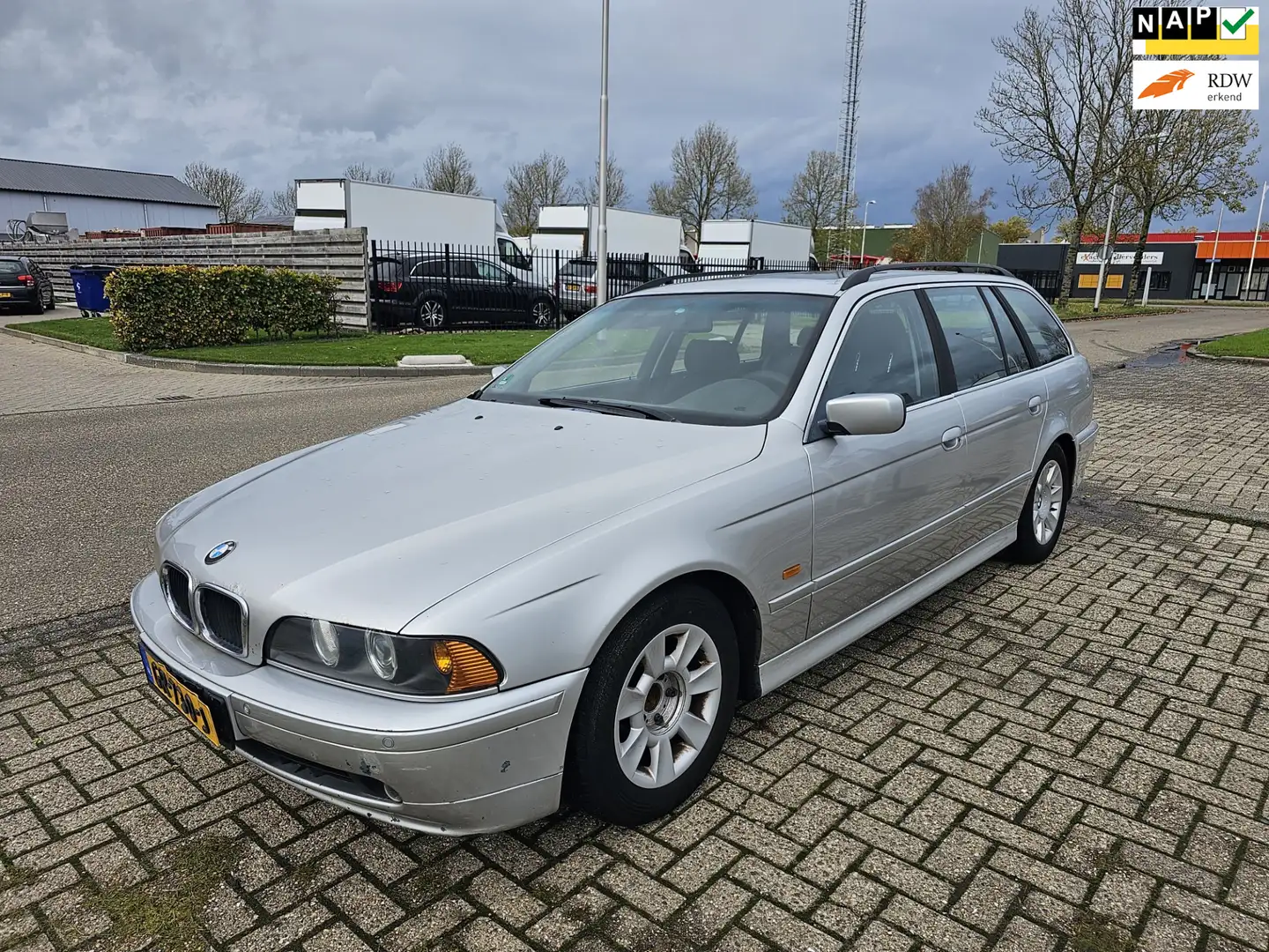 BMW 520 5-serie Touring 520i 6 cilinder 2.0 Airco Bj:2002 Szary - 1
