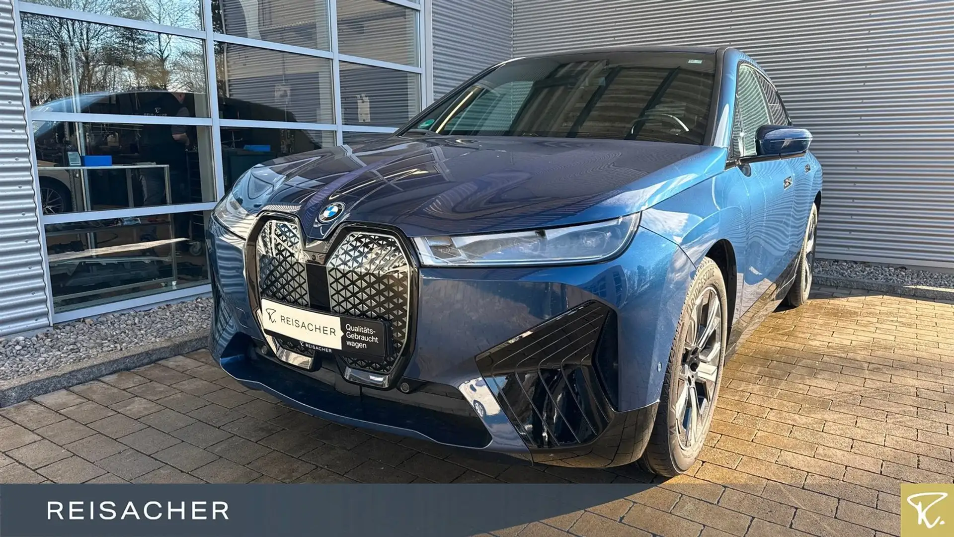 BMW iX xDrive Sportpaket Navi AHK 360° ACC H&K Laser Blau - 1