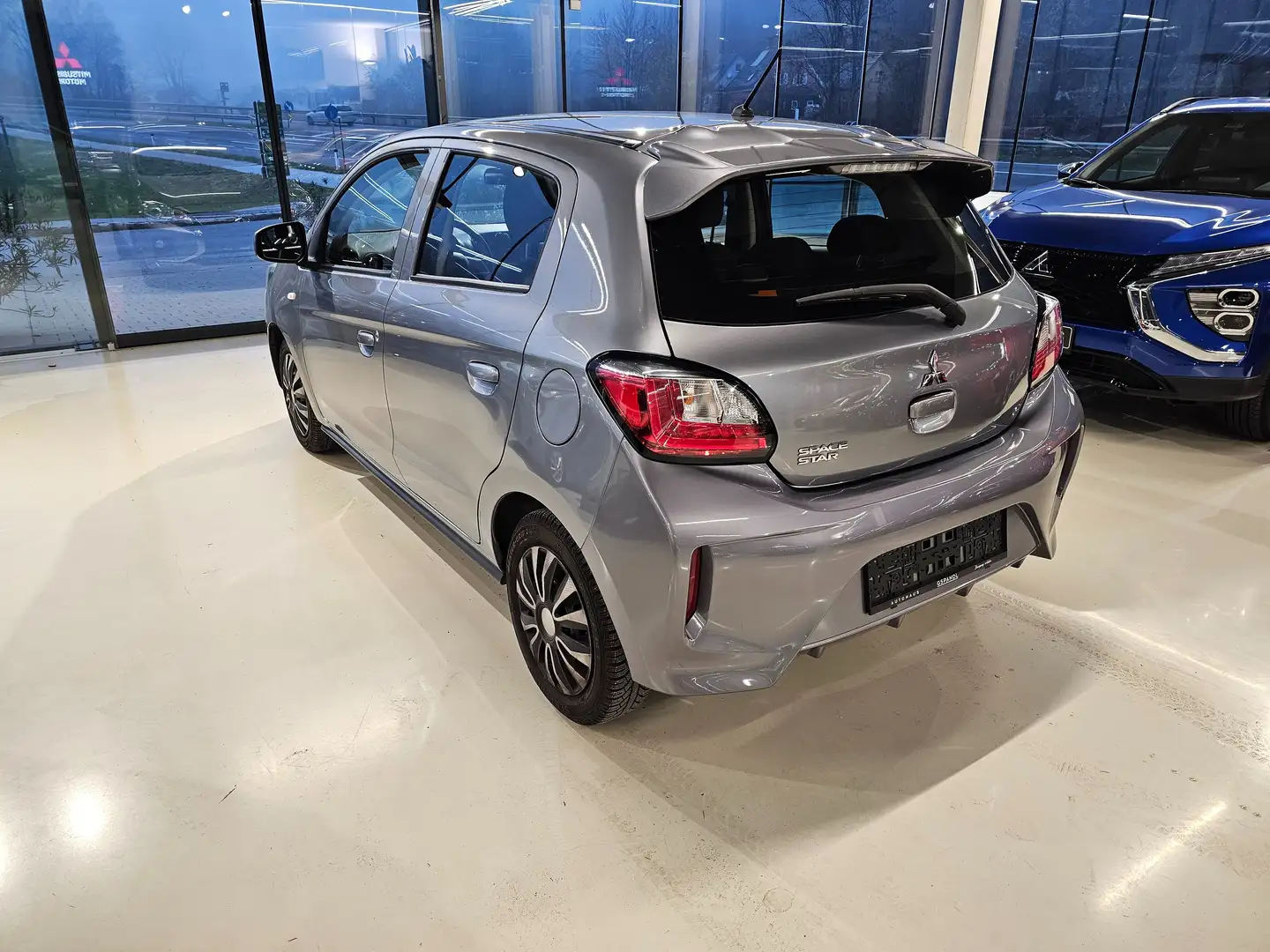 Mitsubishi Space Star Space Star 1,2 MIVEC Grau - 2