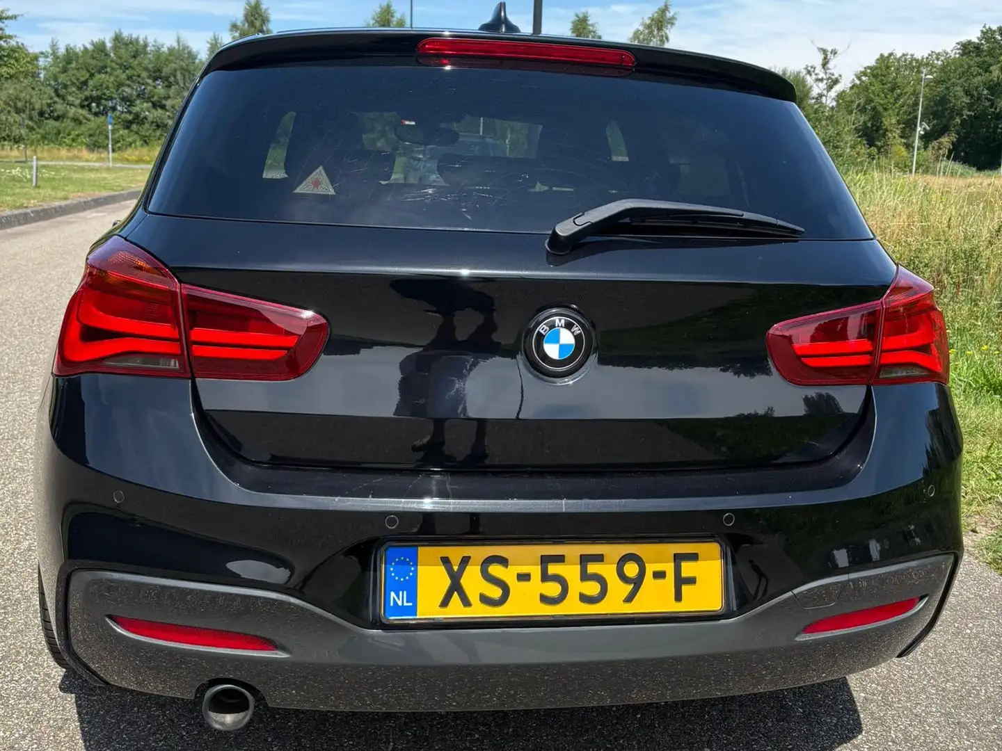BMW 118 118 Edition MSport Shadow High Executive Zwart - 2
