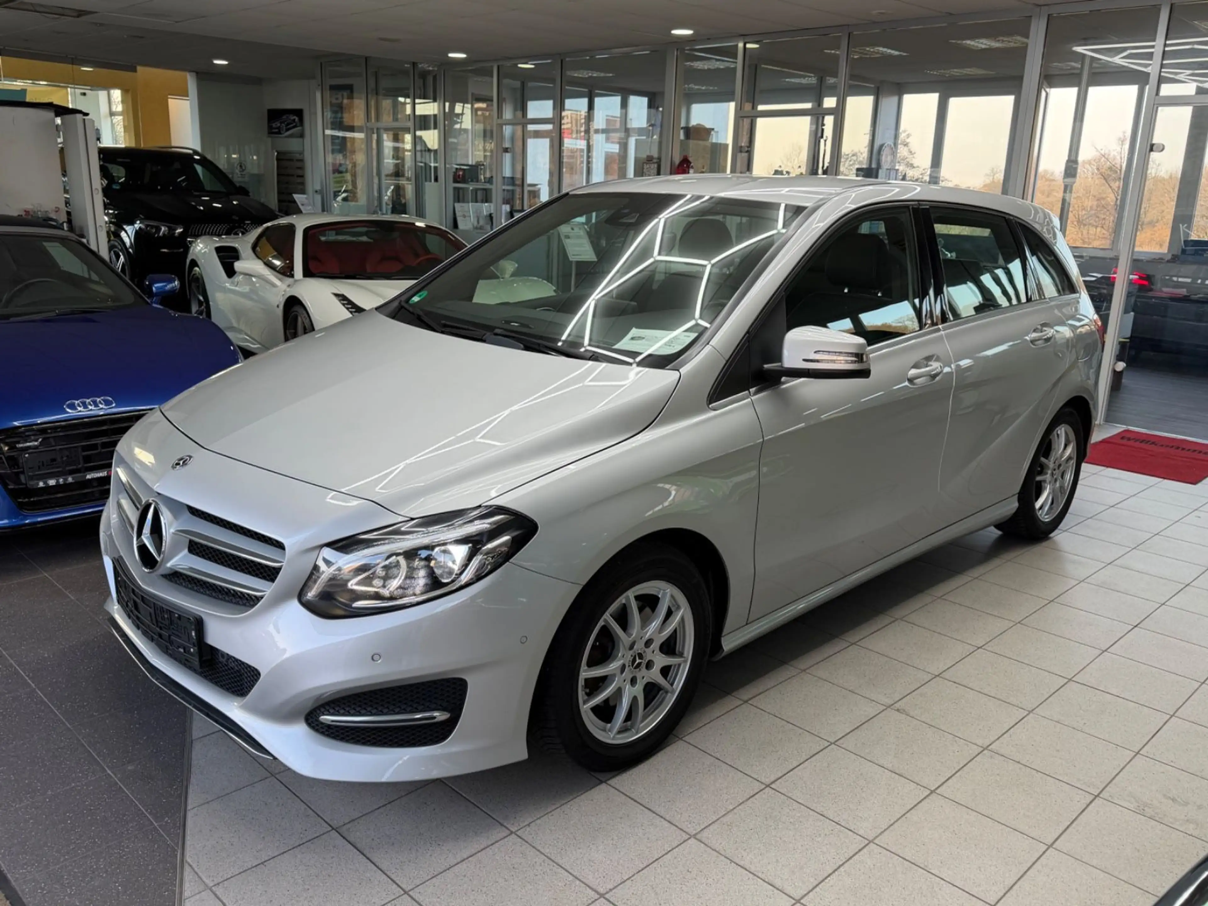 Mercedes-Benz B 200 d Urban Style Edition Automatik Navi KeyGo