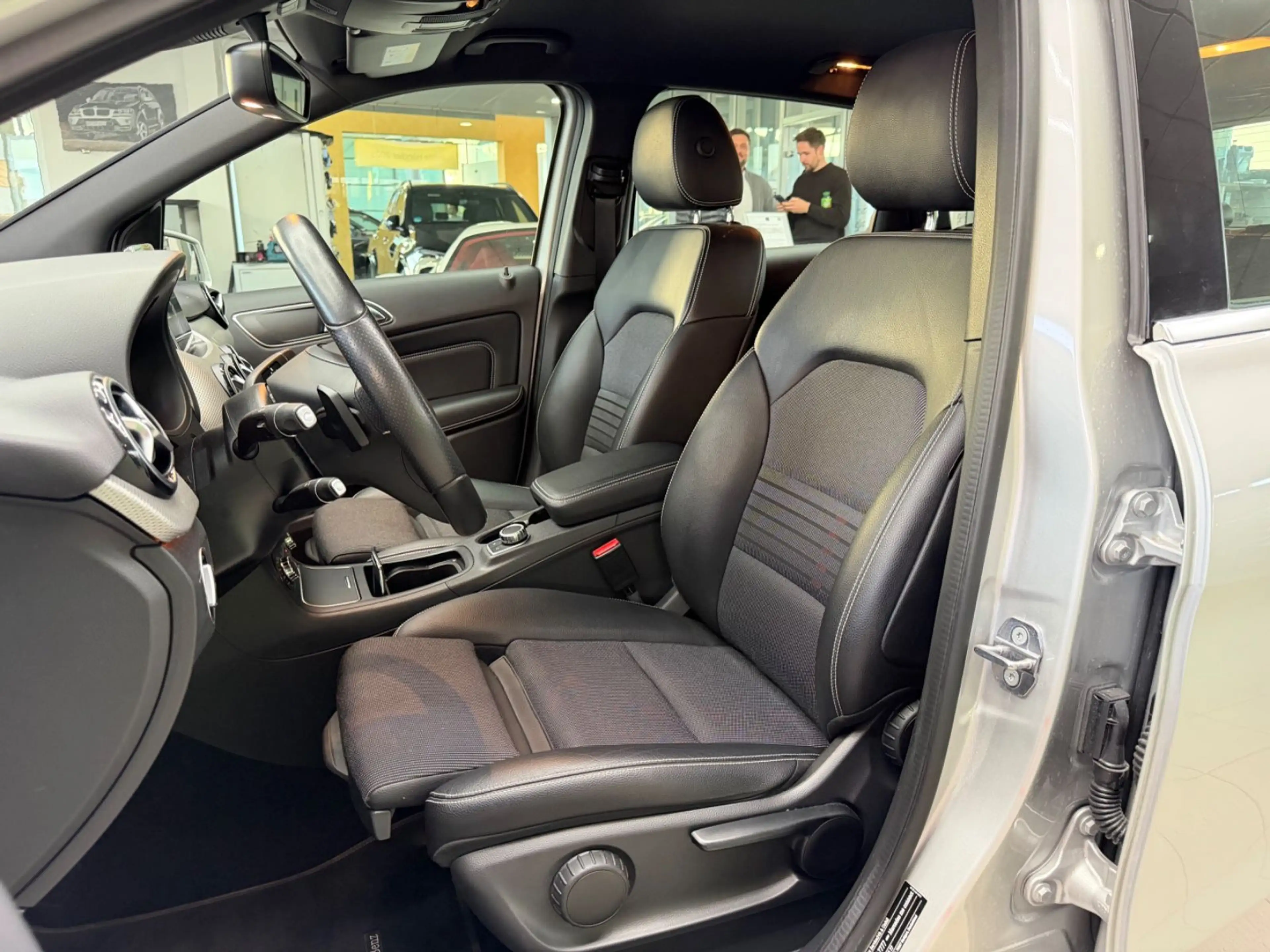 Mercedes-Benz B 200 d Urban Style Edition Automatik Navi KeyGo — photo 13
