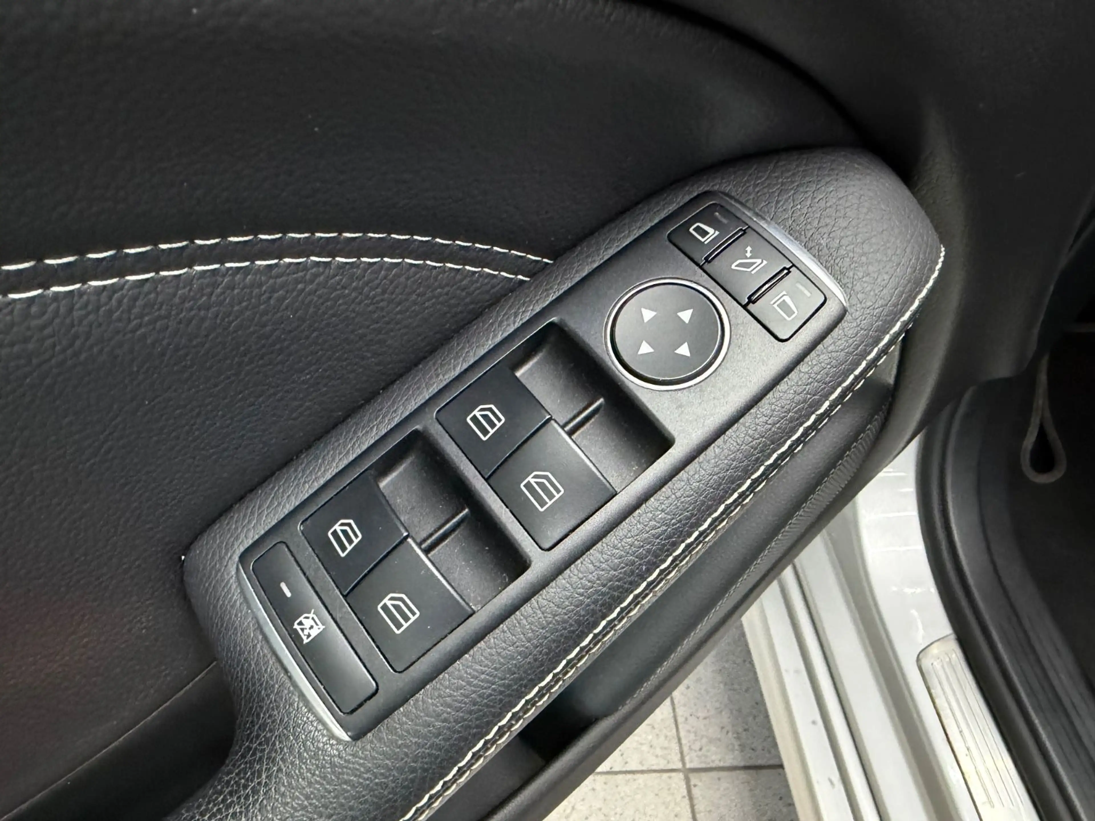 Mercedes-Benz B 200 d Urban Style Edition Automatik Navi KeyGo — photo 14