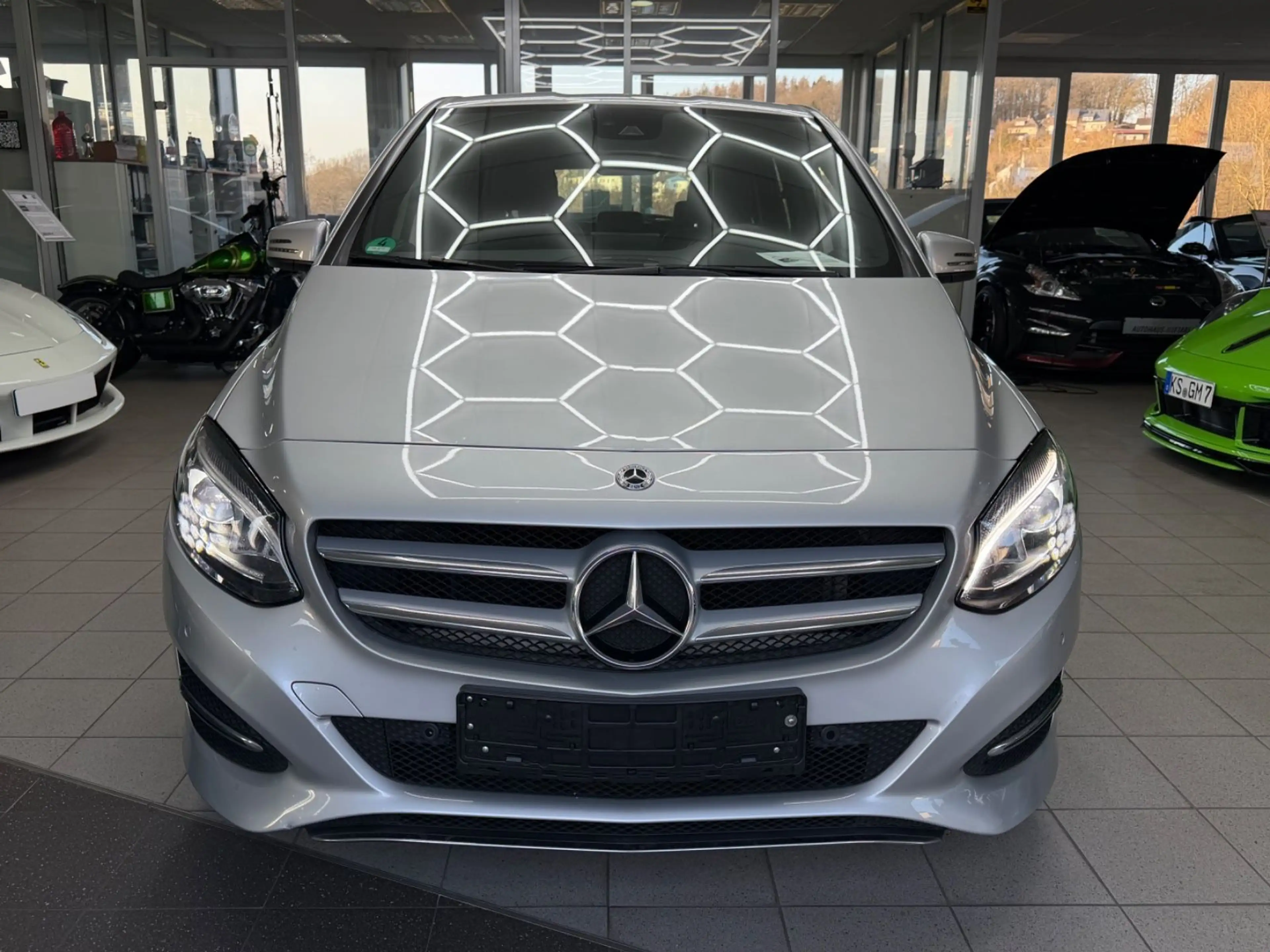 Mercedes-Benz B 200 d Urban Style Edition Automatik Navi KeyGo — photo 2
