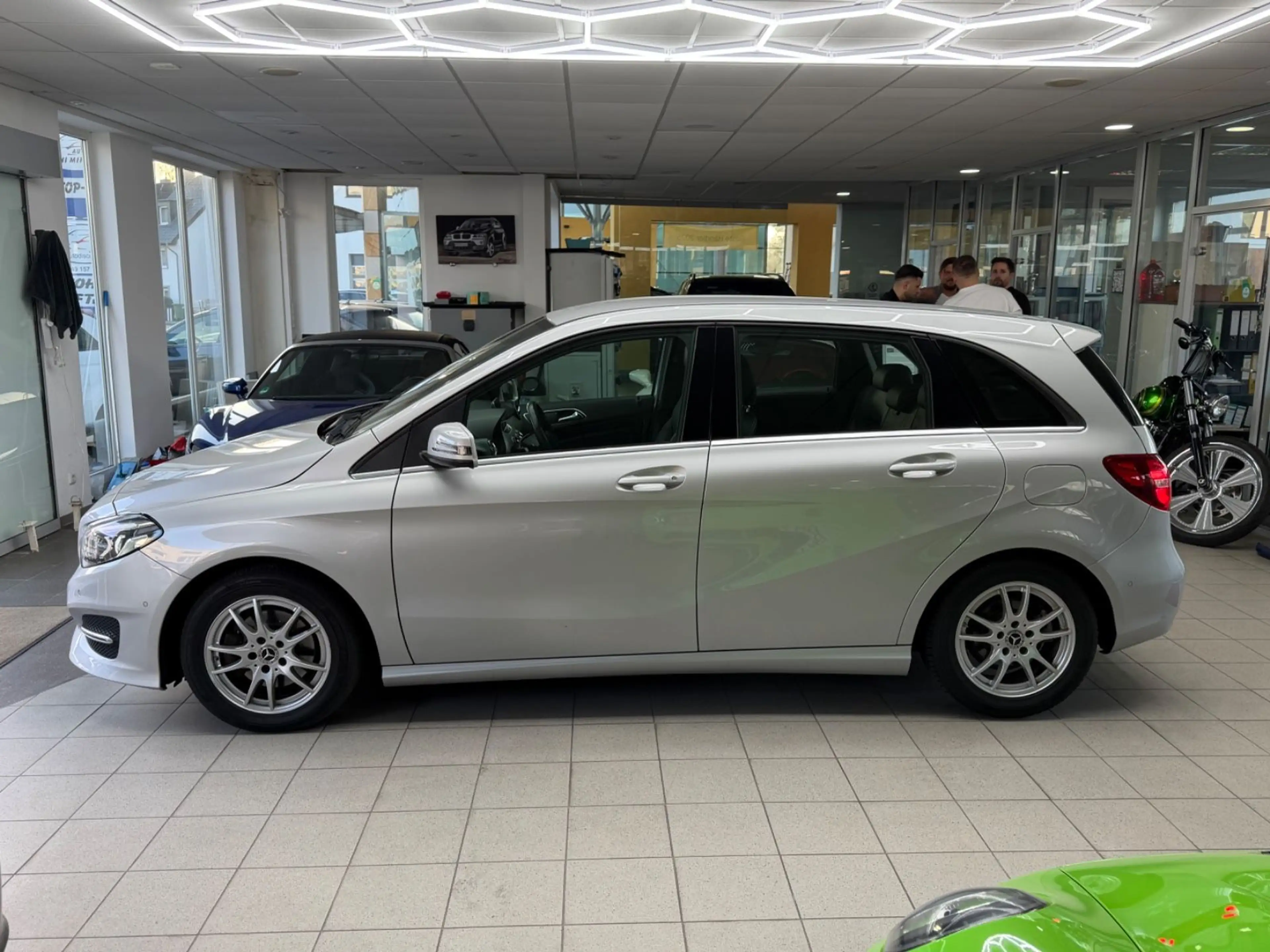 Mercedes-Benz B 200 d Urban Style Edition Automatik Navi KeyGo — photo 11