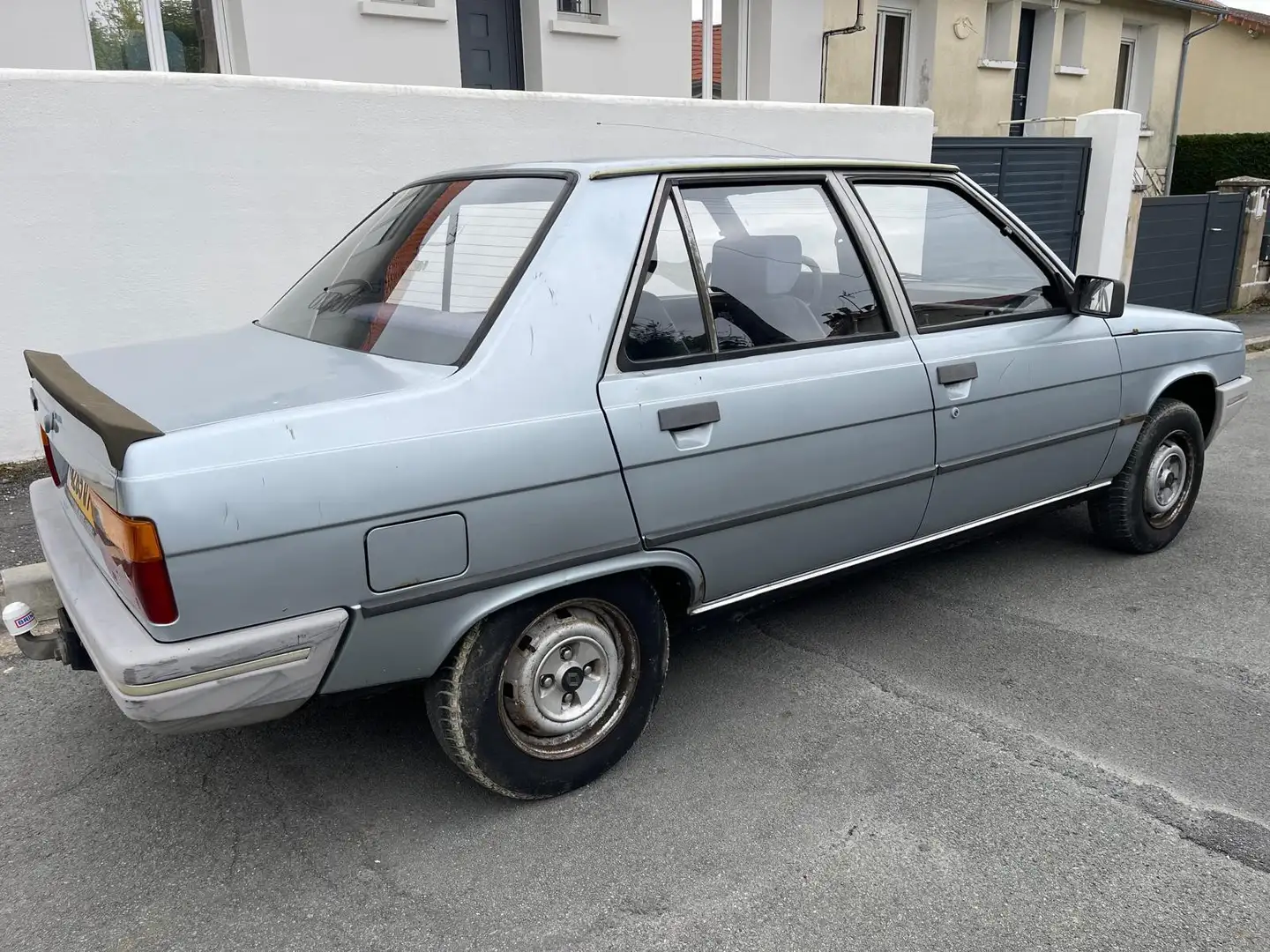 Renault R 9 Серый - 2