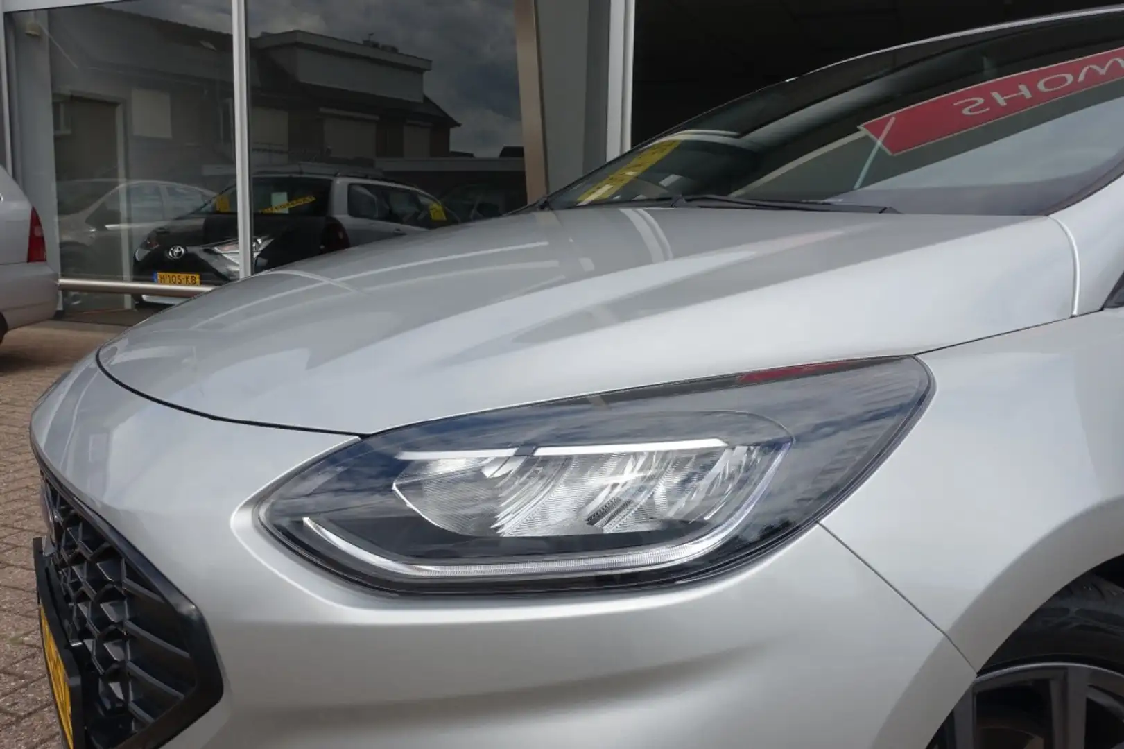 Ford Fiesta 1.0 ECOBOOST HYBRID ST-Line X (All-in prijs) Grijs - 2