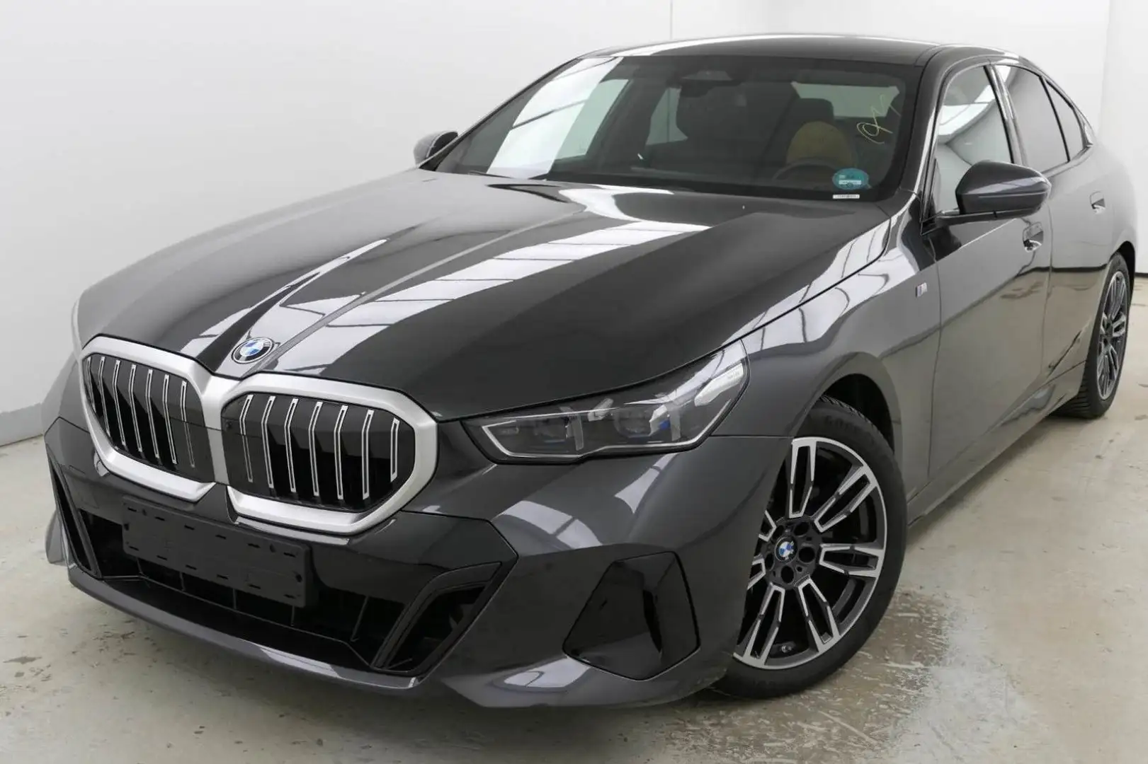 BMW 520 i M Sport Lim. ACC 360° KZU 4ZK MFL LED QI Grau - 2