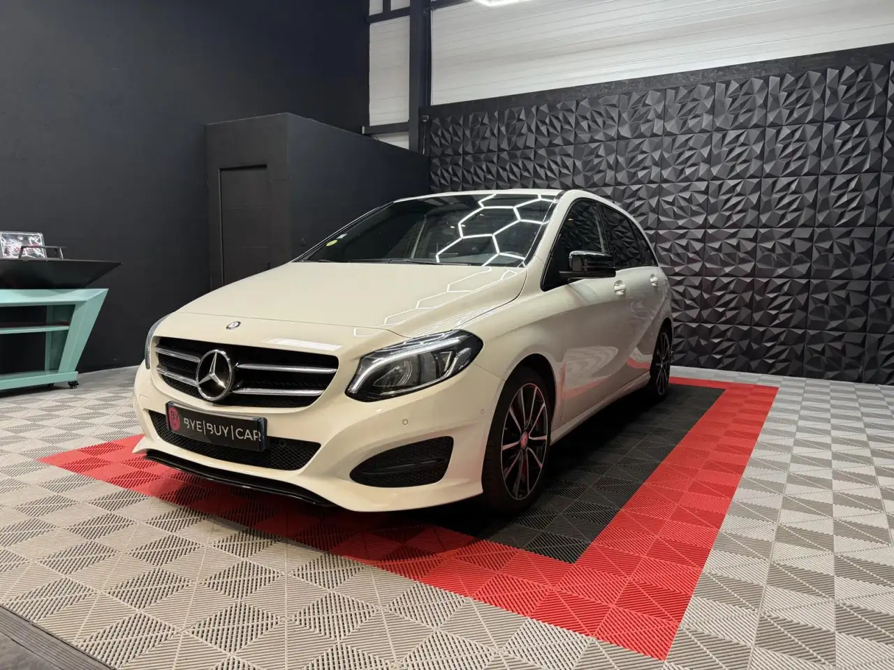 Mercedes-Benz B 180