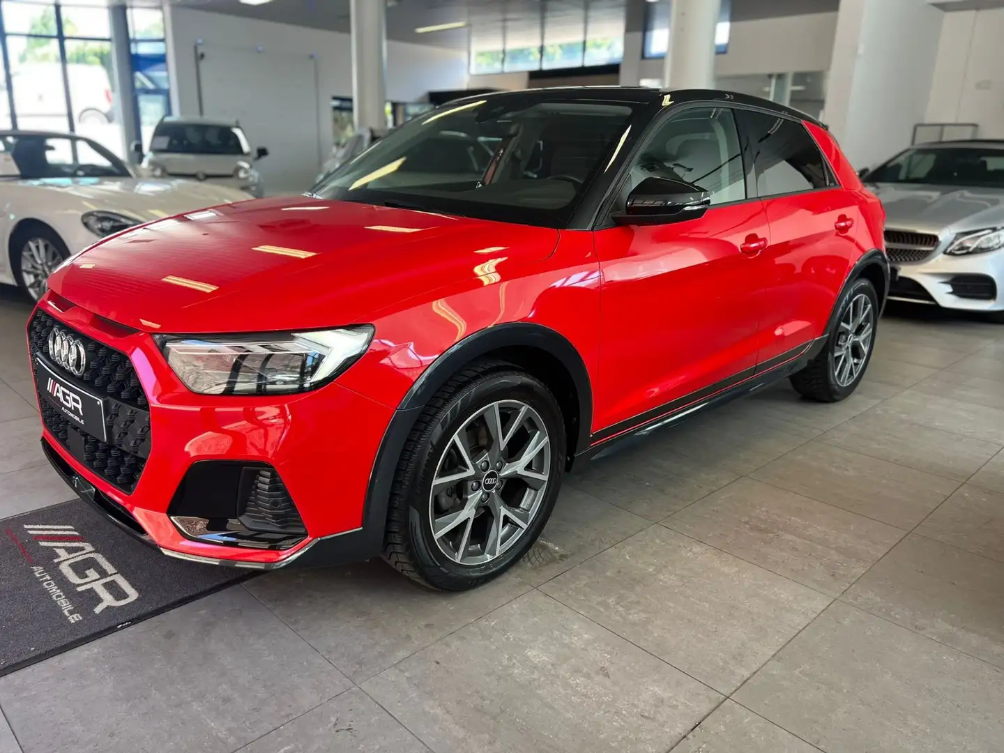 Audi A1 CITYCARVER TOP ETAT DISPONIBLE DIRECTEMENT Rouge - 2