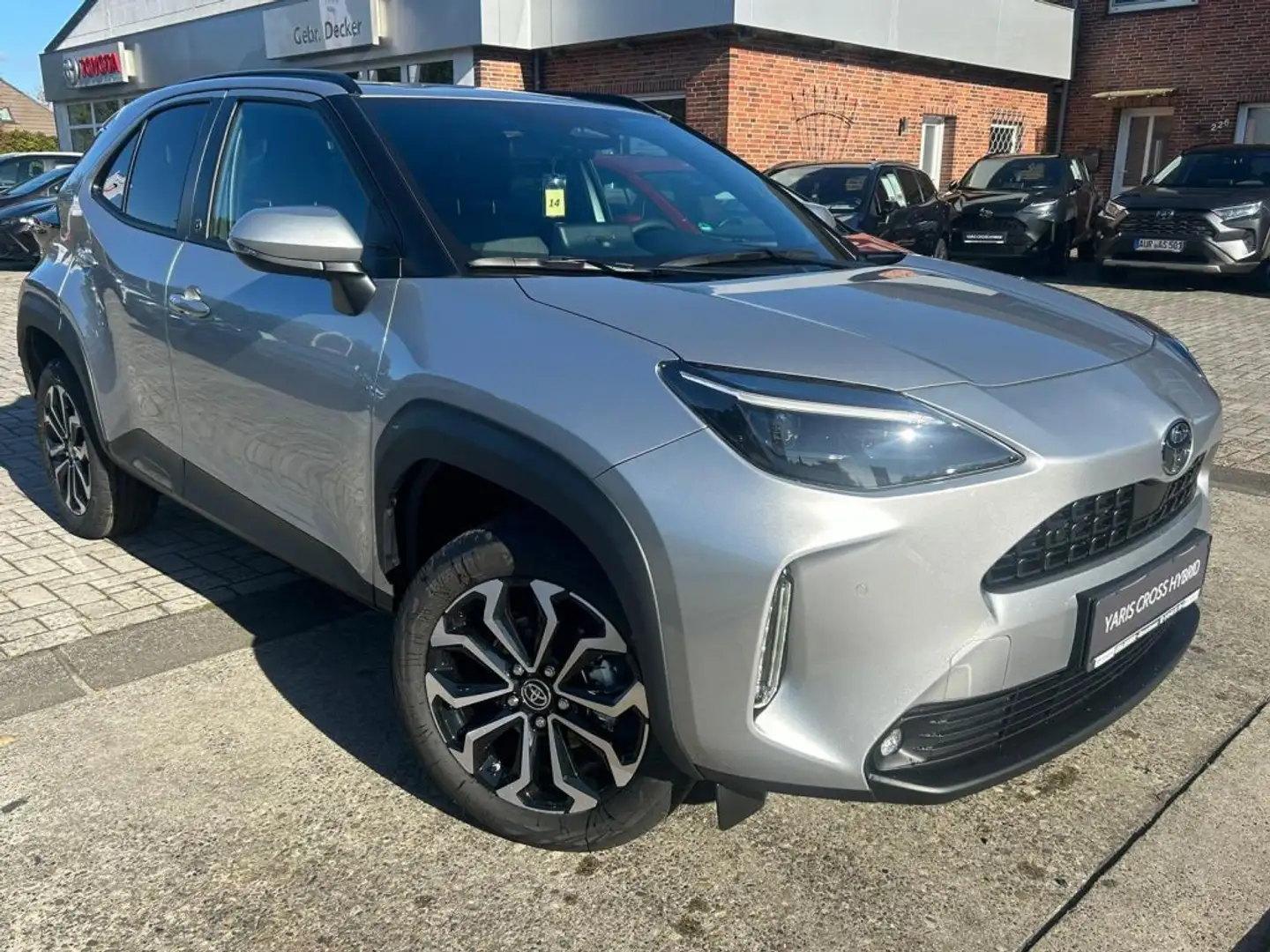 Toyota Yaris Cross Hybrid 130 1.5 VVT-i Team Deutschland (XPB1) Silber - 1