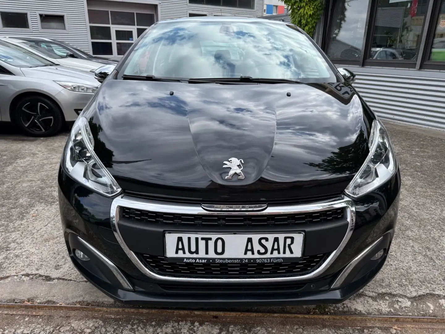 Peugeot 208 Allure Klima/Panorama/Alu Schwarz - 2