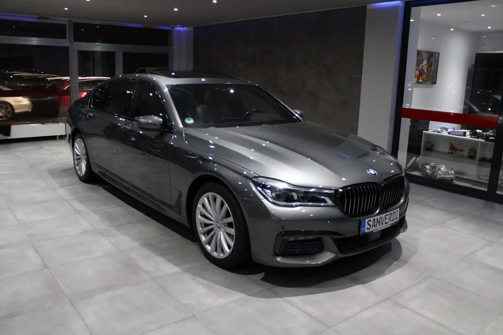 BMW 740 Ld xDrive M-SPORTPAKET INDIVIDUAL *EURO 6 DPF Grau - 2