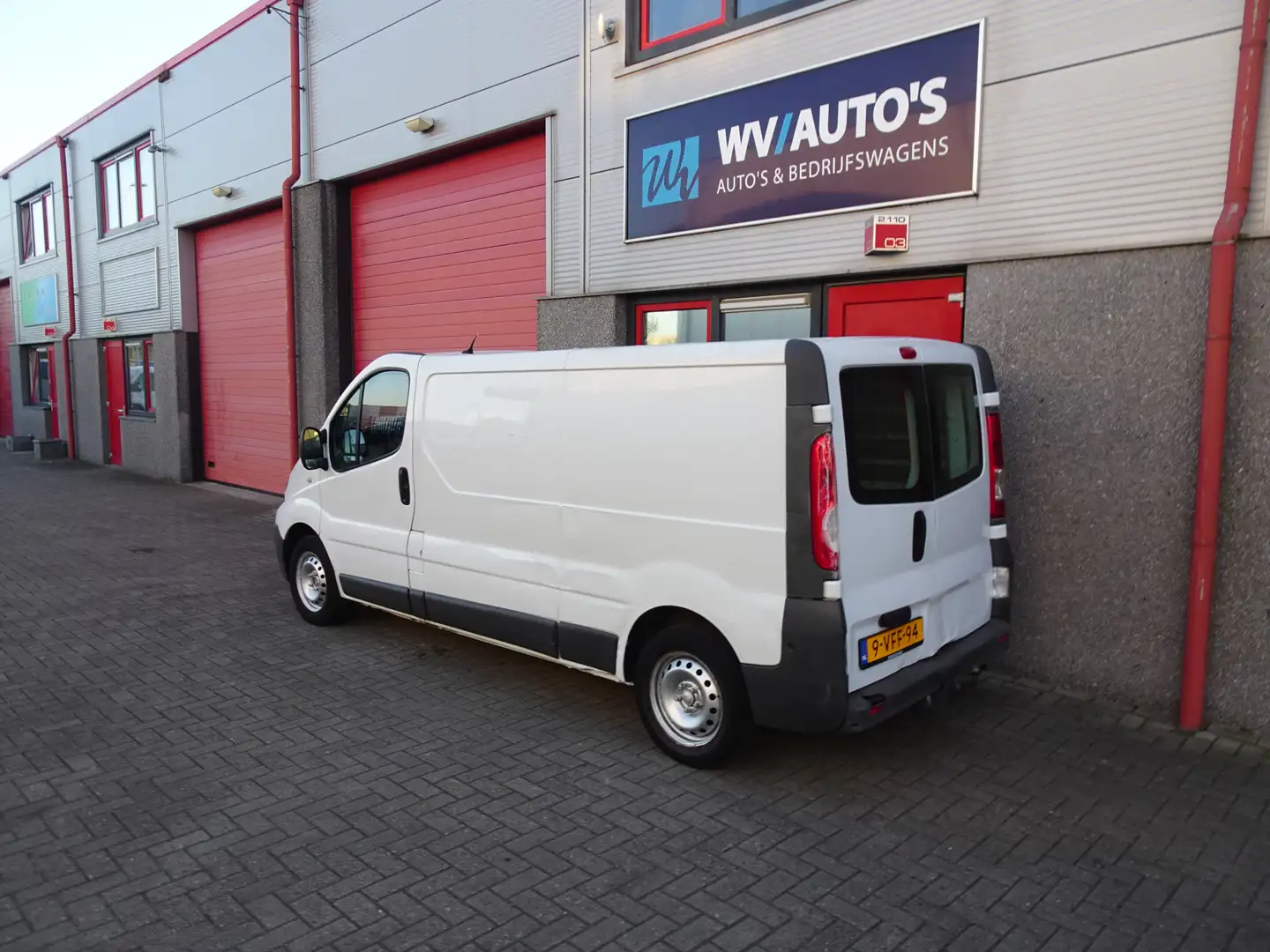 Renault Trafic 2.0 dCi T29 L2H1 airco 3 e versnelling stuk !!! Wit - 2