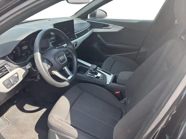 Audi A4 view 11