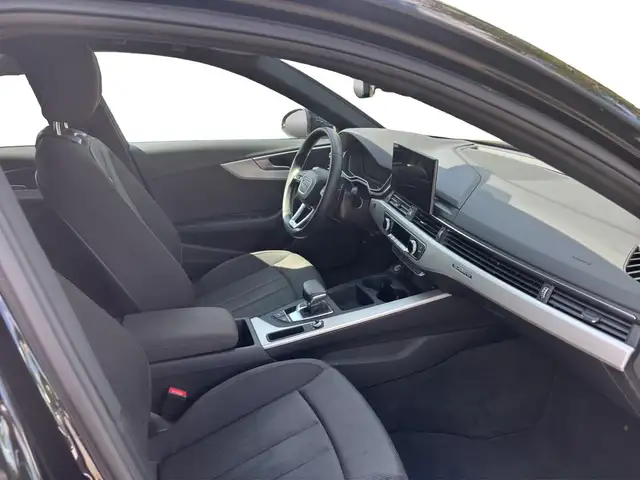 Audi A4 view 10