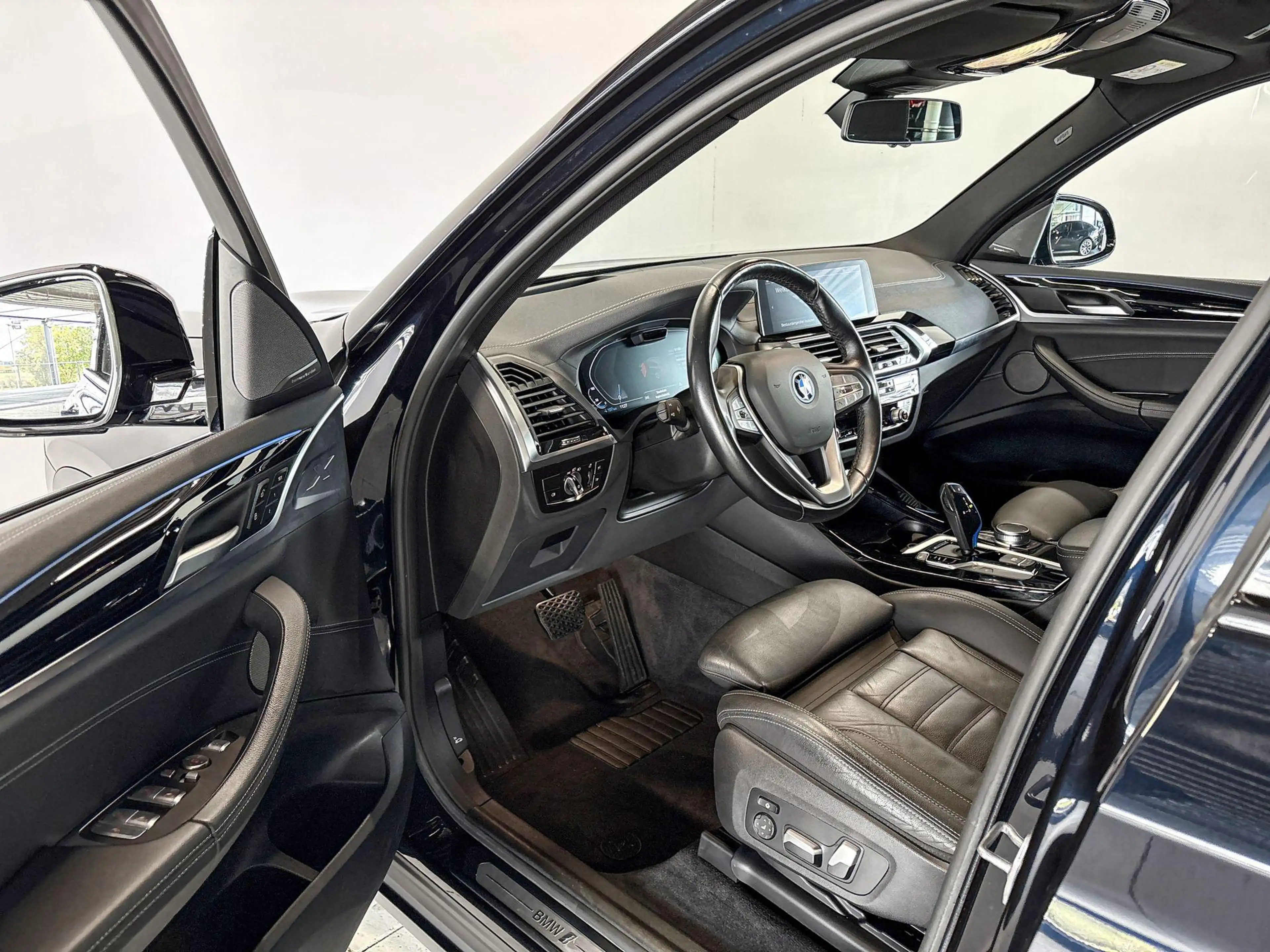 BMW iX3 High Executive 80 kWh — photo 9