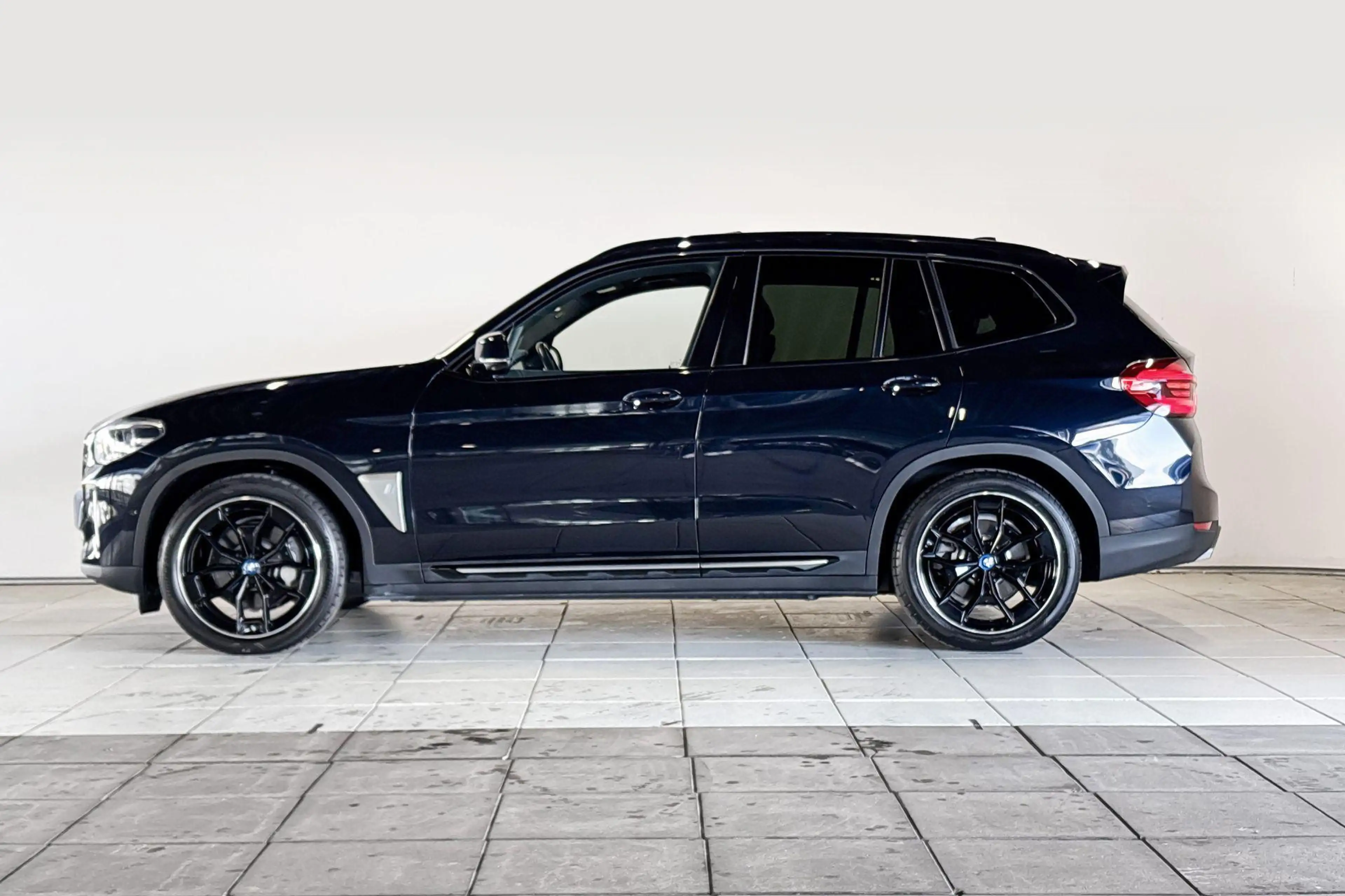 BMW iX3 High Executive 80 kWh — photo 3