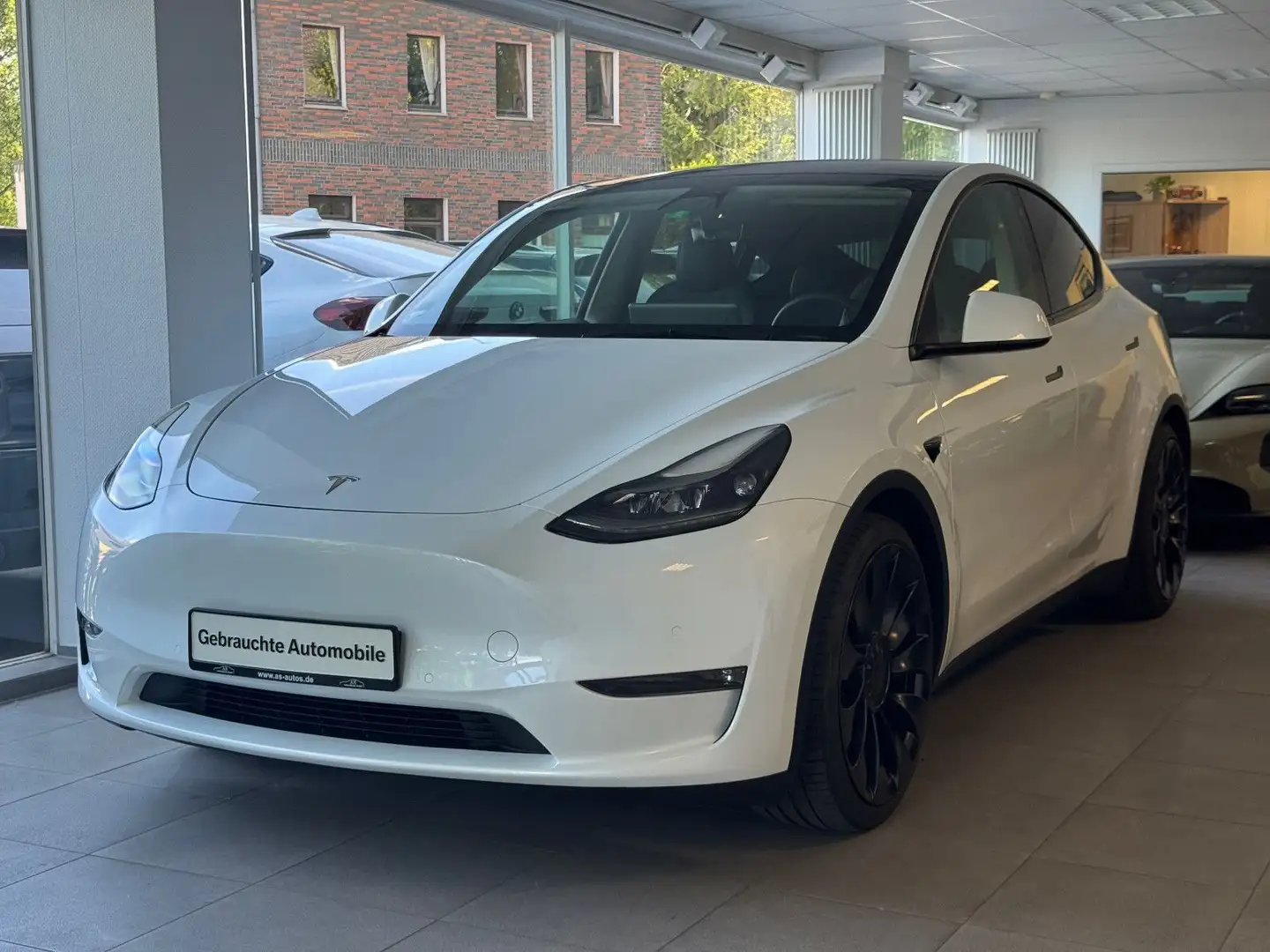 Tesla Model Y Performance Dual Motor AWD AHK Weiß - 1