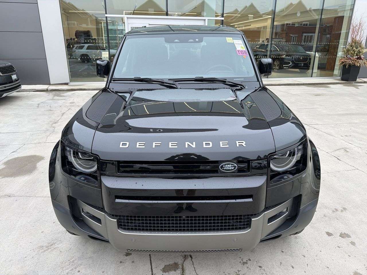2026 Land Rover Defender 110 P400 S alt 3