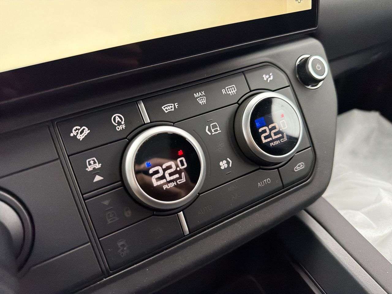 2026 Land Rover Defender 110 P400 S thumb 16