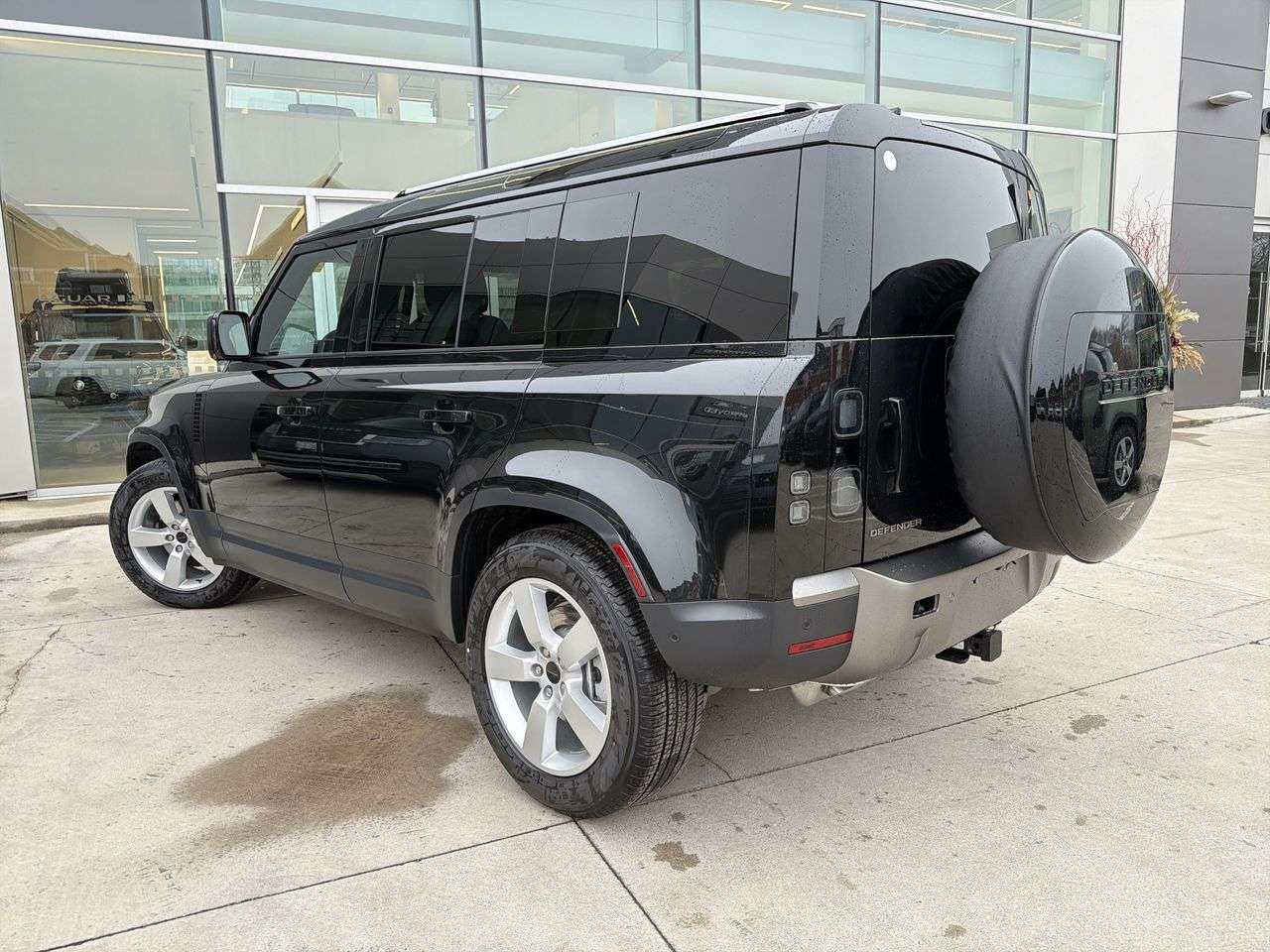 2026 Land Rover Defender 110 P400 S thumb 6