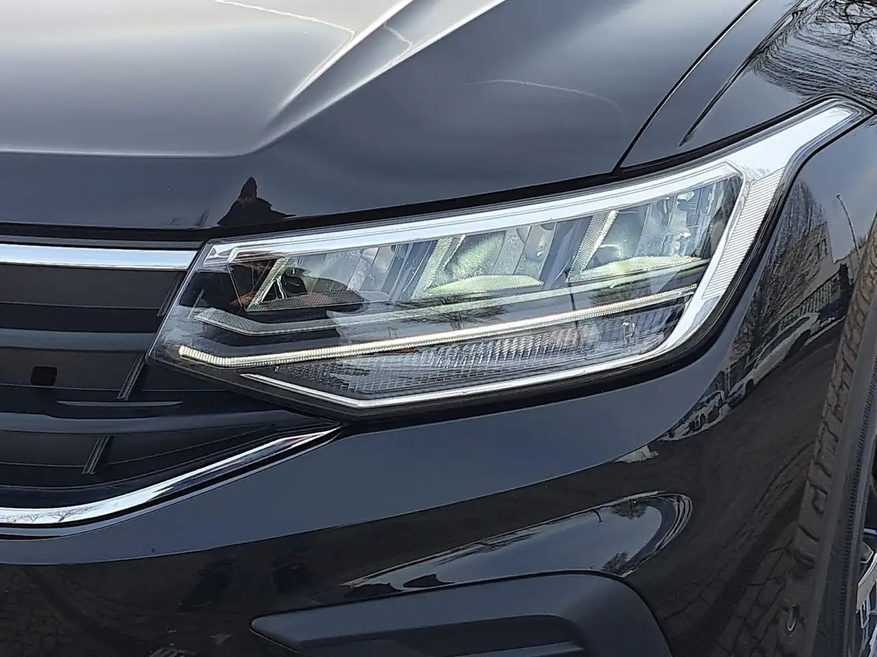 Volkswagen Tiguan Life 2.0 TDI DSG 3,99% NAV APP KAM LED ACC PDC SH 4
