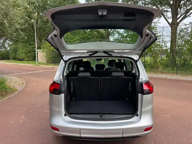 Opel Zafira Tourer view 9