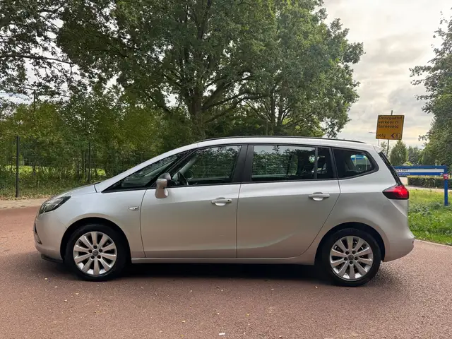 Opel Zafira Tourer view 7