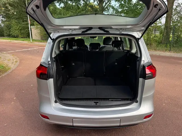 Opel Zafira Tourer view 10