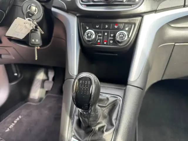 Opel Zafira Tourer view 19