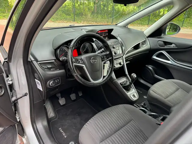 Opel Zafira Tourer view 16