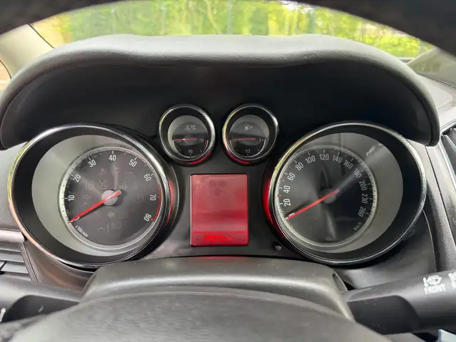 Opel Zafira Tourer view 24