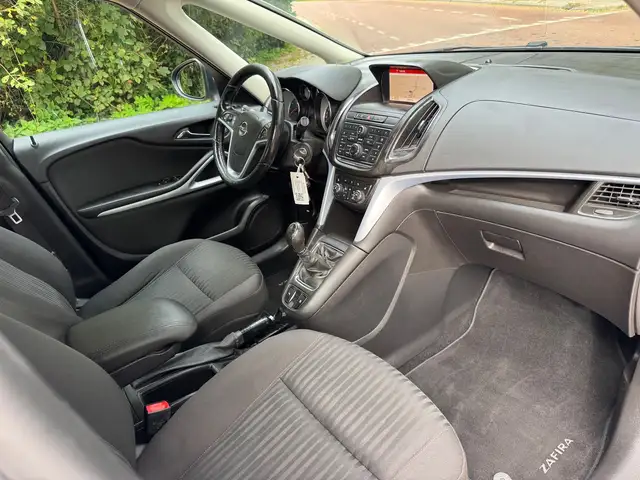 Opel Zafira Tourer view 12