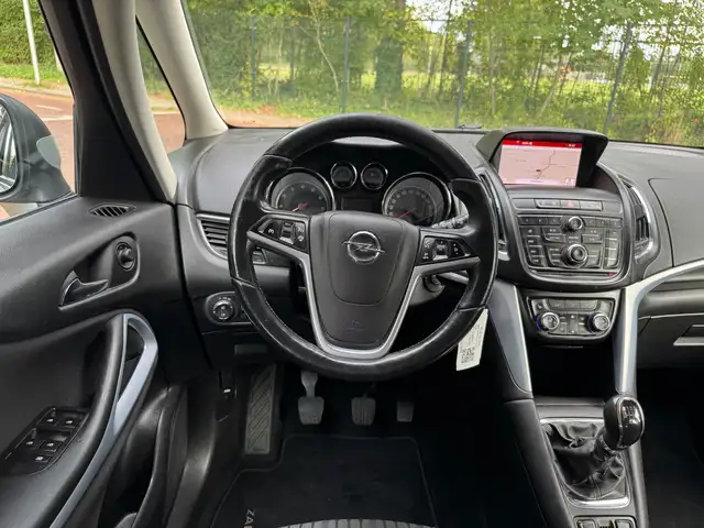 Opel Zafira Tourer view 18